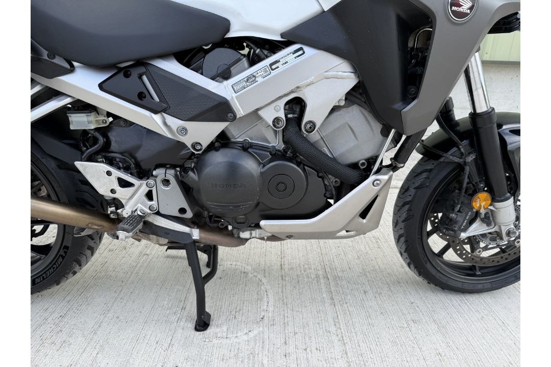 2016 Honda VFR 8000 X-F Motorcycle, Recently released from UK Govt Department/Police Force - Image 13 of 30
