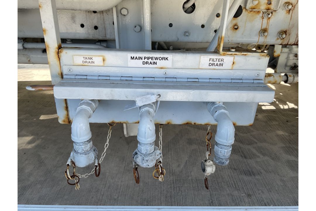 Renault Midliner 5000L Aircraft Refueller with overhead boom Etc shows only 1583 hrs, from UK MOD - Image 6 of 70
