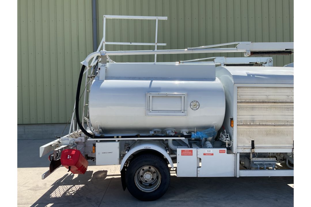Renault Midliner 5000L Aircraft Refueller with overhead boom Etc shows only 1583 hrs, from UK MOD - Image 36 of 70