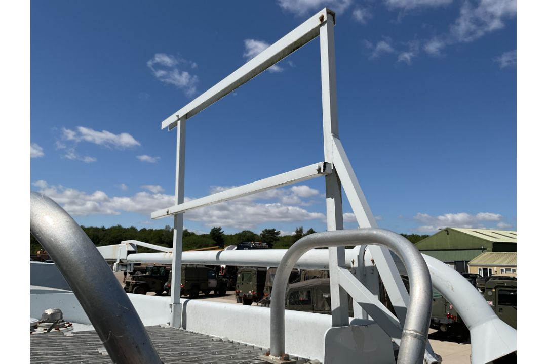 Renault Midliner 5000L Aircraft Refueller with overhead boom Etc shows only 1583 hrs, from UK MOD - Image 33 of 70