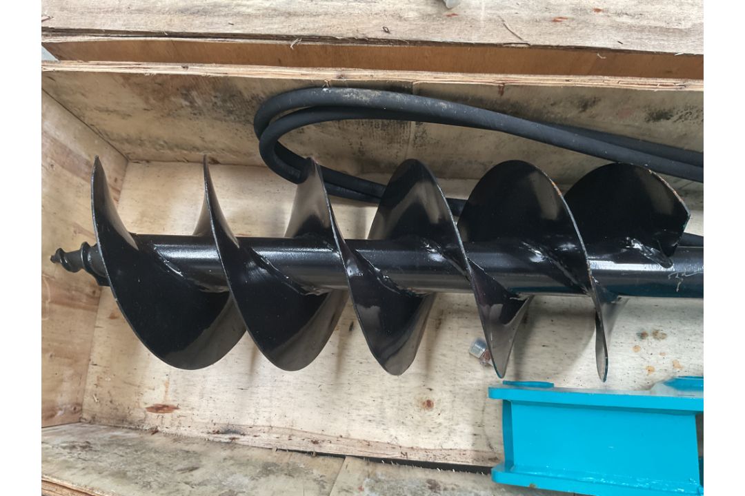 New Unissued Hydraulic Post Hole Borer for Mini Digger etc, c/w fittings & Pipes - Image 2 of 6