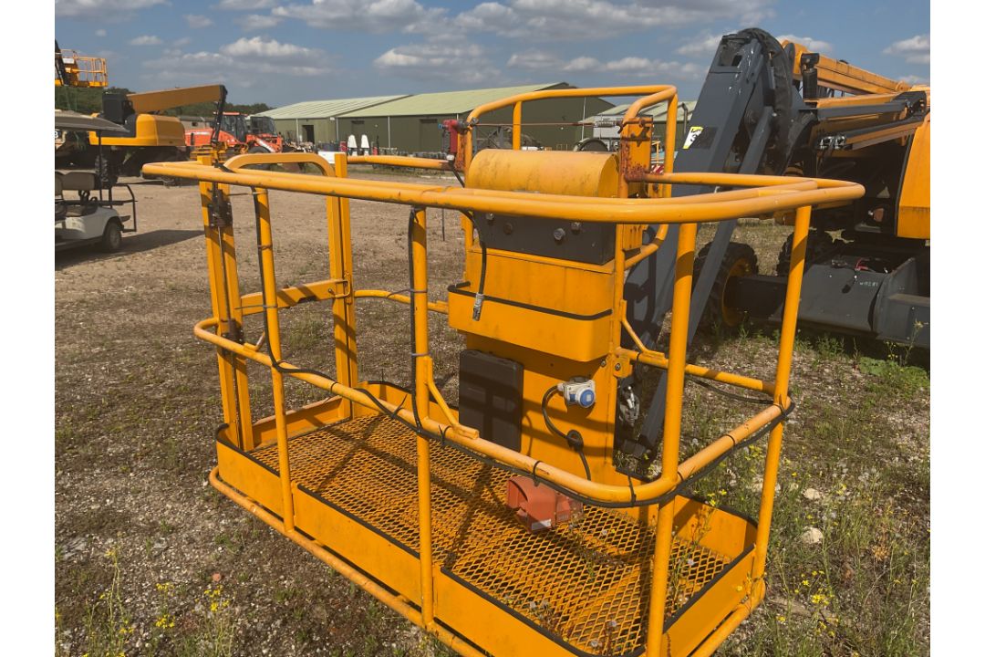 JCB Diesel 4x4 Access Platform. Very low hours - Image 2 of 23