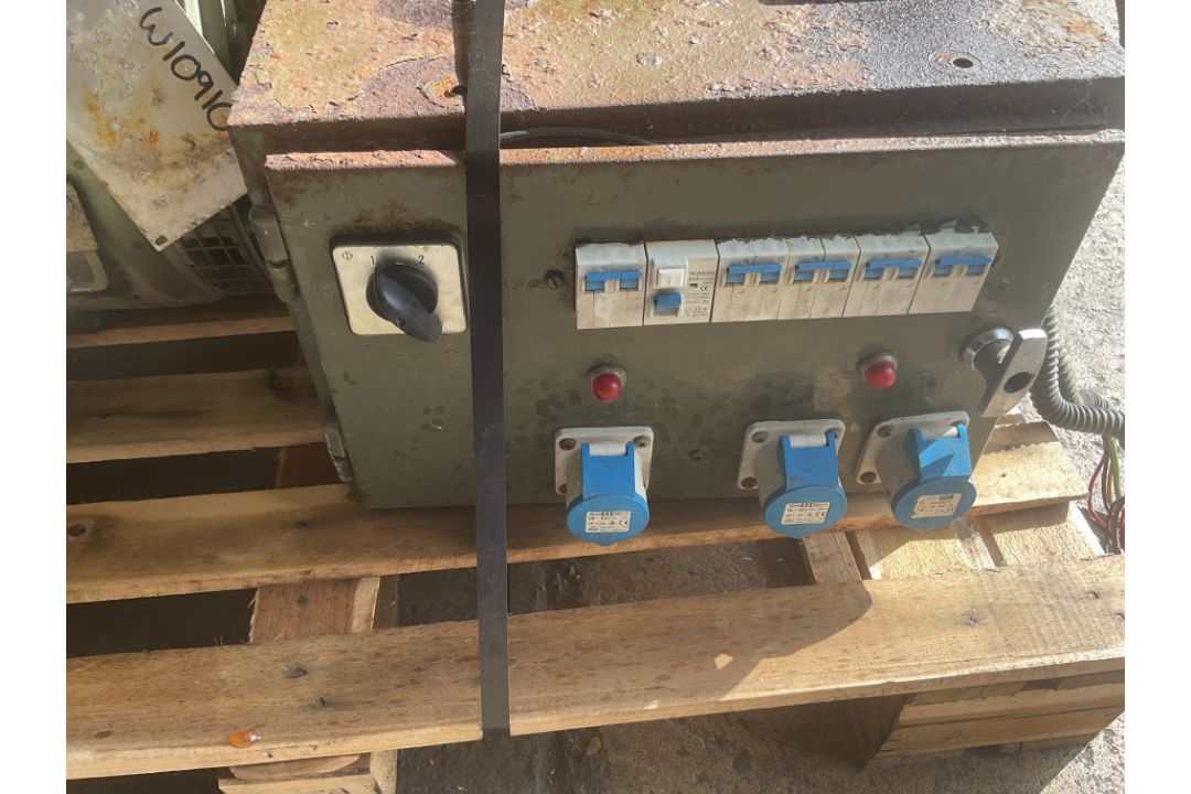 Lister 2 Cyl Diesel 240V Electric Start Single Phase 7KVA Diesel Generator, from MOD - Image 6 of 6