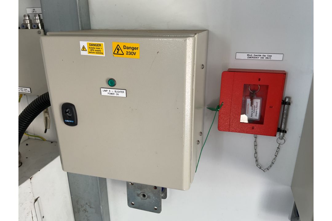 20ft Drops Demountable Hook Loader Secure Coms / Office Container, Direct from MOD - Image 12 of 32