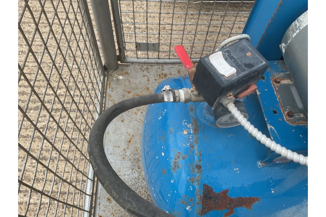 240 Volt Workshop Compressor, from MOD - Image 4 of 5