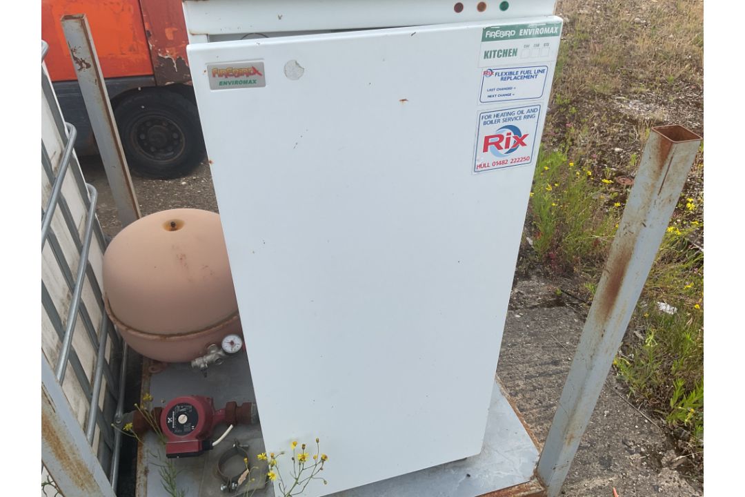 Fire Bird Central Heating / Hot Water 240V Oil / Fired Boiler and 1000L Schutz IBC Tank, from MOD - Image 9 of 9