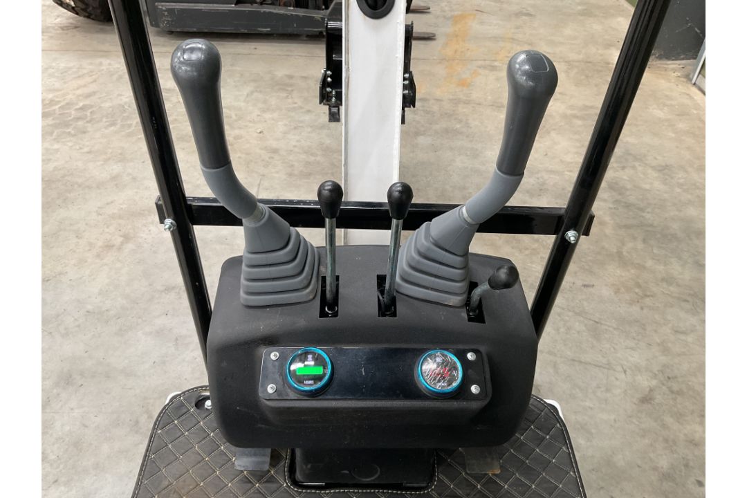 2025 Unissued JPC KV12 1070KG 12HP Diesel Rubber Track Mini Excavator c/w Front Blade etc - Image 19 of 27