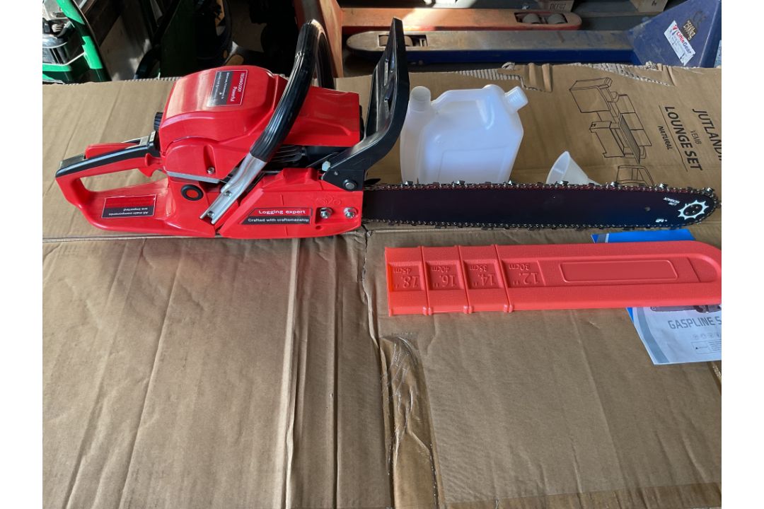 2025 New Unused Petrol 20inch 52cc Chainsaw with Accessories - Image 1 of 8