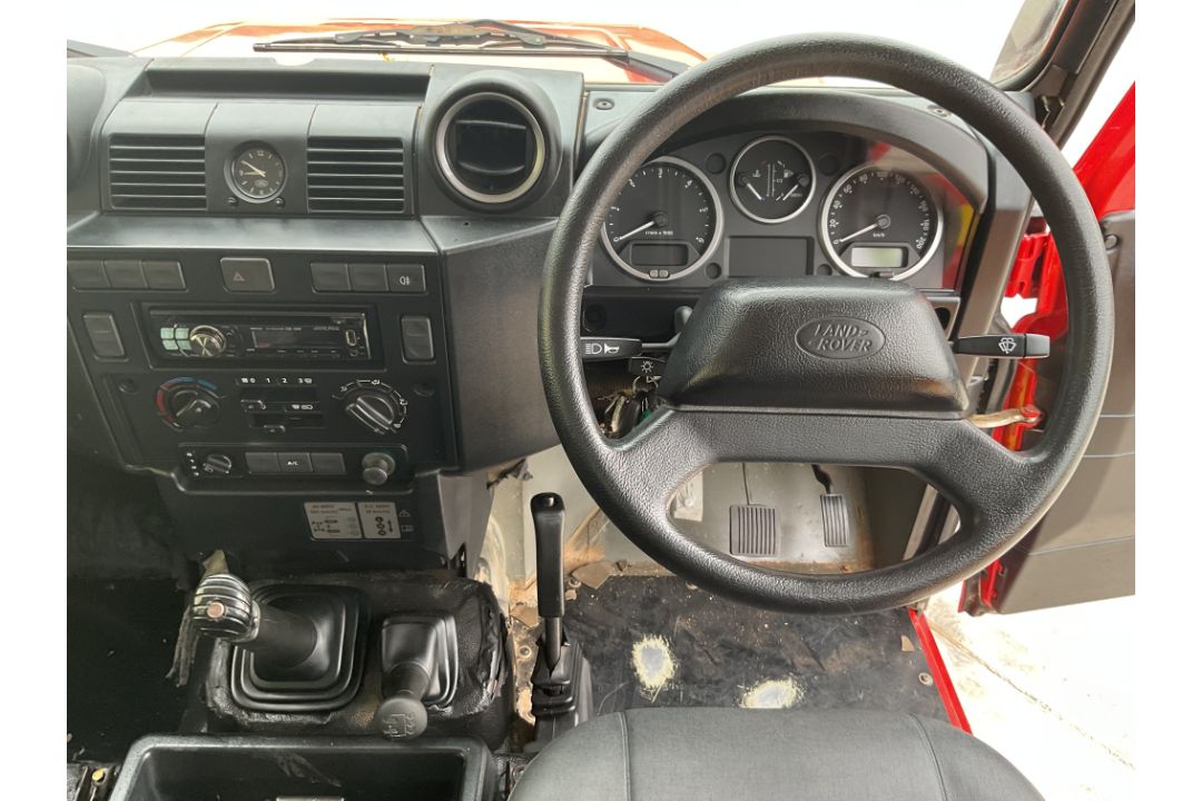 Land Rover Defender 130 Double Cab High Capacity Pick Up 2.2 TDI RHD, low miles! Direct UK MOD - Image 5 of 36