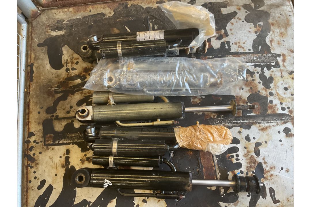 6x Land Rover Fox Racing Wmik Shock Absorbers, from MOD - Image 1 of 3