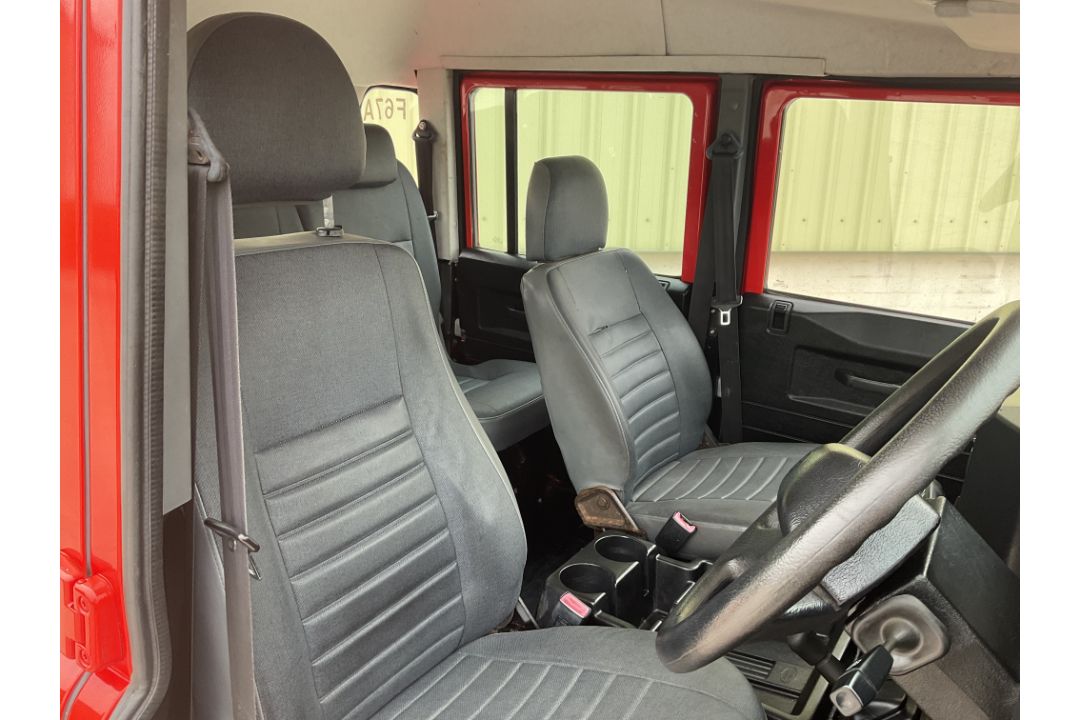 Land Rover Defender 130 Double Cab High Capacity Pick Up 2.2 TDI RHD, low miles! Direct UK MOD - Image 3 of 36