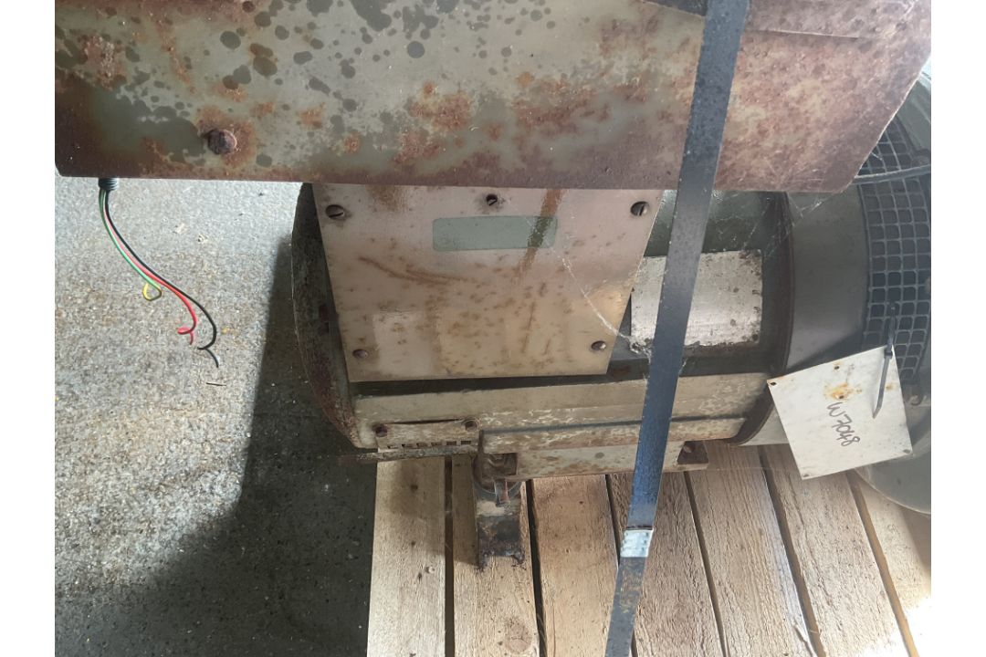 Lister 2 Cyl Diesel 240V Electric Start Single Phase 7KVA Diesel Generator, from MOD - Image 5 of 7