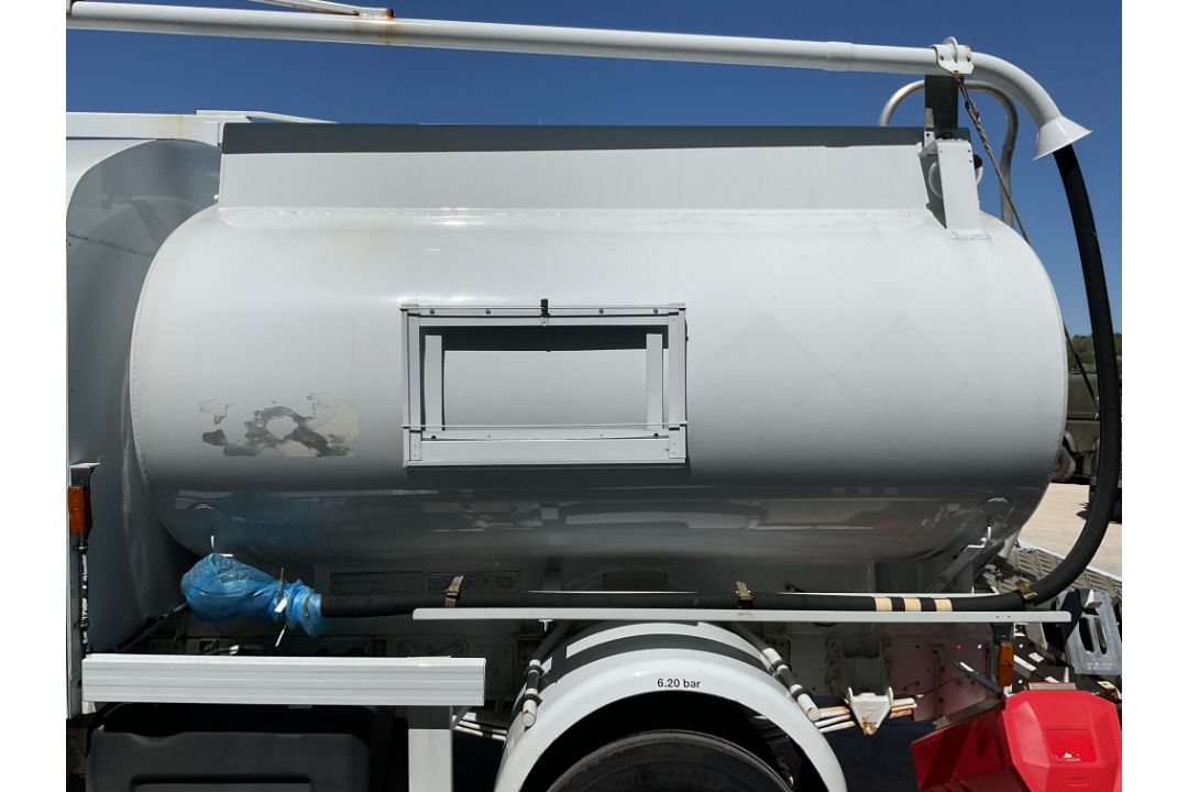 Renault Midliner 5000L Aircraft Refueller with overhead boom Etc shows only 1583 hrs, from UK MOD - Image 41 of 70