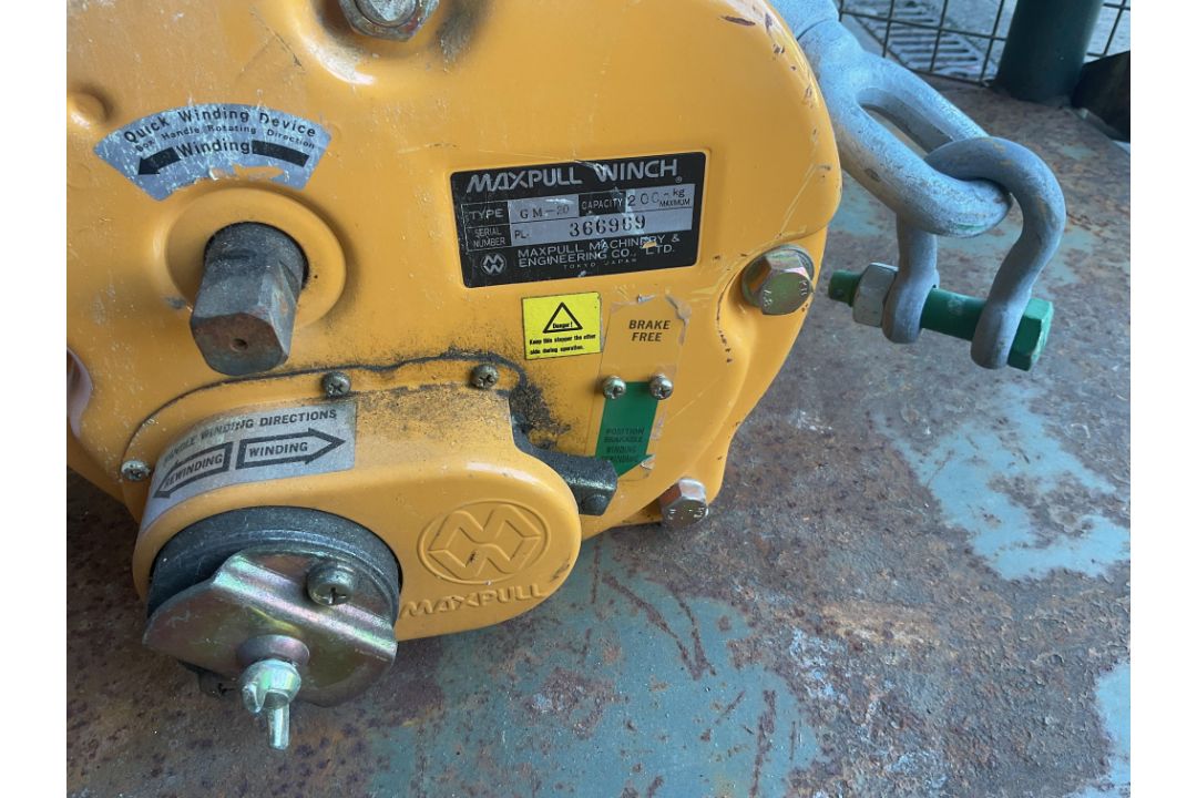 Unissued Maxpull GM20 2000KG Straight Pull Winch c/w 3 Snatch Blocks, from MOD - Image 2 of 5