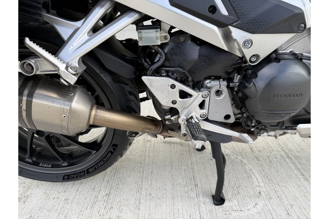 2016 Honda VFR 8000 X-F Motorcycle, Recently released from UK Govt Department/Police Force - Image 16 of 30