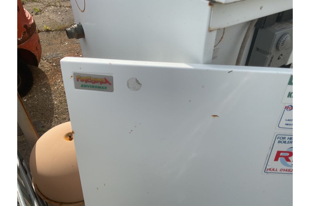 Fire Bird Central Heating / Hot Water 240V Oil / Fired Boiler and 1000L Schutz IBC Tank, from MOD - Image 4 of 9