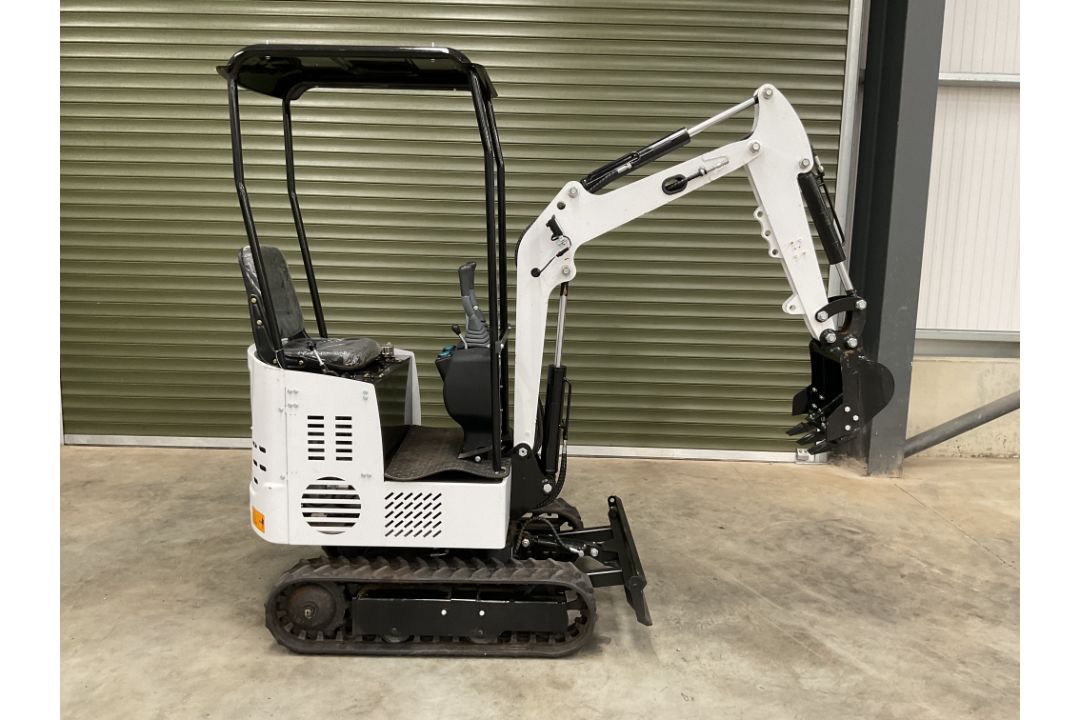 2025 Unissued JPC KV12 1070KG 12HP Diesel Rubber Track Mini Excavator c/w Front Blade etc - Image 12 of 27
