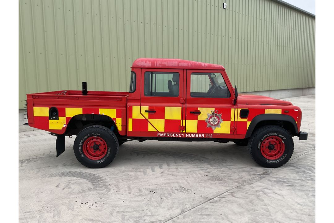 Land Rover Defender 130 Double Cab High Capacity Pick Up 2.2 TDI RHD, low miles! Direct UK MOD - Image 2 of 36
