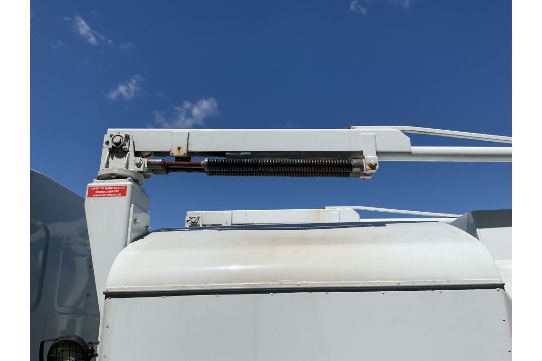 Renault Midliner 5000L Aircraft Refueller with overhead boom Etc shows only 1583 hrs, from UK MOD - Image 49 of 70