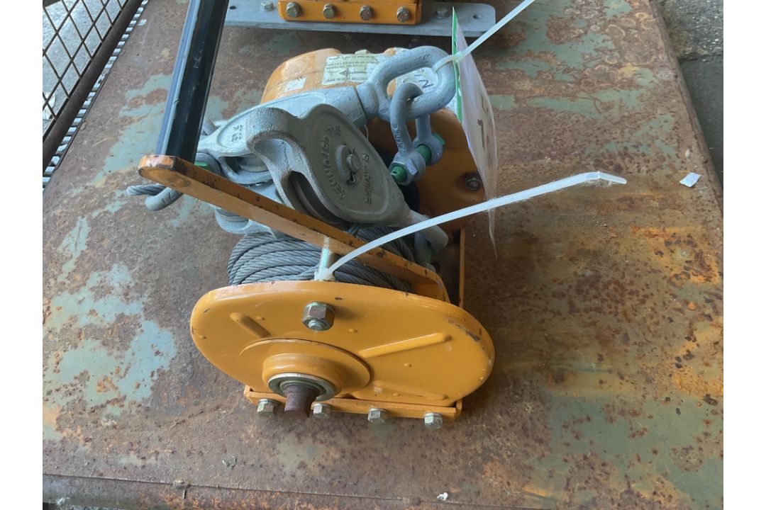 Unissued Maxpull GM20 2000KG Straight Pull Winch c/w 3 Snatch Blocks, from MOD - Image 5 of 5