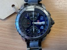 V Nice Victorinox Swiss Army Stainless Steel Automatic Water Proof 100M Pilots Chrono, Orig Bracelet