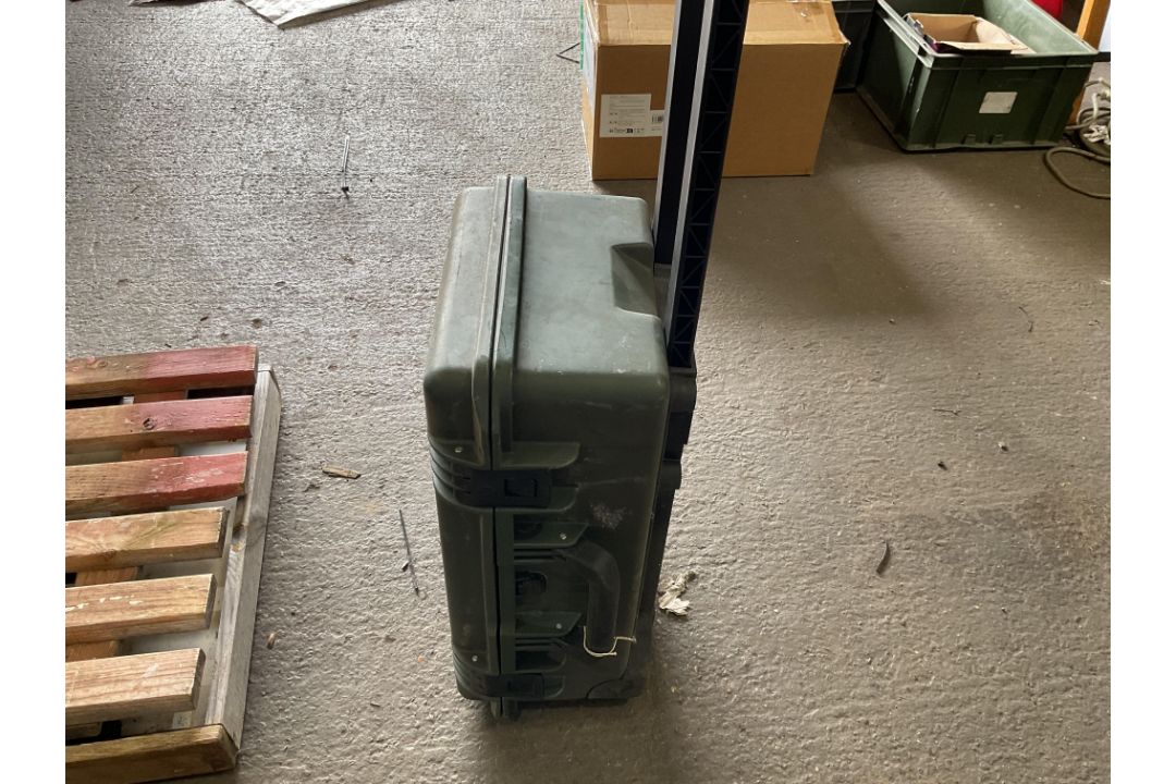 British Army Vallon VM13C Mine / Metal Detector in Roll A Long Case, from MOD - Image 4 of 4