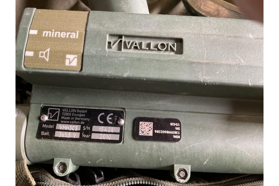 British Army Vallon VM13C Mine / Metal Detector in Roll A Long Case, from MOD - Image 2 of 4