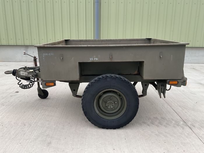 Universal Engineering 3/4 ton Wide-track Trailer with Drop Tailgate
