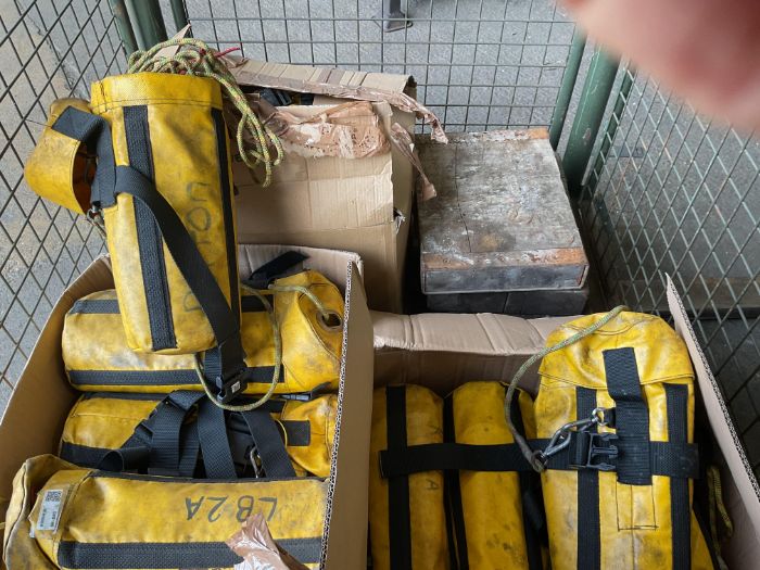 1x Stillage of 25x Safety Ropes and Jack Pads from UK Fire & Rescue