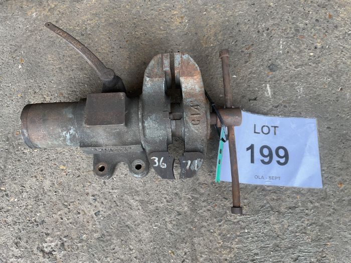 Swindells C14 Rotating Vice, from MOD