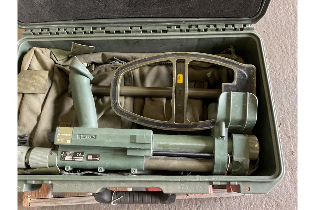 British Army Vallon VM13C Mine / Metal Detector in Roll A Long Case, from MOD - Image 1 of 4