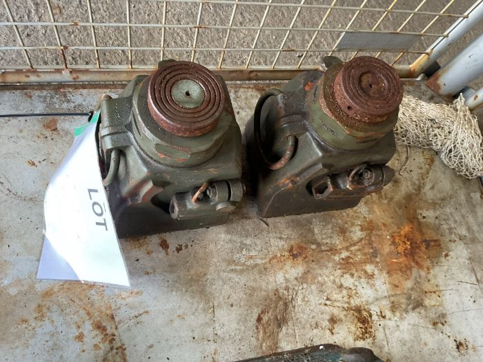 2x Tangyel England Ltd M20 20 Tonne Hydraulic Jacks, from MOD