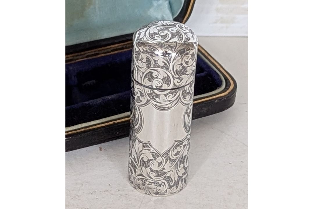 A cased late Victorian silver-cased scent bottle with seaweed etched decoration, flip-top lid, of cy - Image 2 of 7