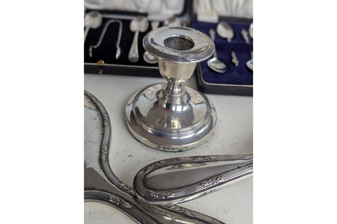 An Edwardian silver dwarf candlestick, 8 cm H, weighted, hallmarked for Asprey & Co. Ltd, 1907 - Image 4 of 4