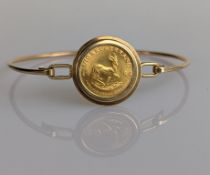 A 9ct yellow gold bracelet with 1/10 oz Krugerrand mounted, 7.9g
