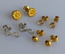 A pair of diamond-set stud earrings on an 18ct yellow gold setting, the round-cut diamonds each 