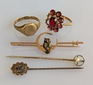 An Edwardian garnet cluster ring, a gold signet ring, gold tie pin and two stick pins, some stones 