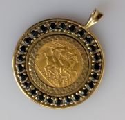 A George V gold half sovereign, 1913, on a hallmarked 9ct yellow gold mount with sapphire pave-set d