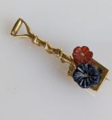 A stylized 9ct yellow gold spade pendant brooch with applied glass flower decoration, 45mm, 6.35g,