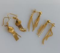 Two pairs of yellow gold drop earrings with tassel and scallop decoration, both stamped 750, 7.5g (2