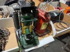 LOT BOX OF 20 TON AND 5 TON BOTTLE JACKS