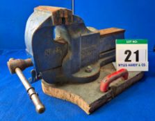 An IRWIN RECORD No. 25 6 inch Engineers Vice on a Timber Base