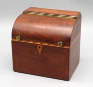 Teeschatulle, England, 18./19. Jahrhundert, Mahagoni, 12,5 x 13 x 10,5 cm.