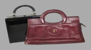 2 Vintage Taschen, 1 x Etienne Aigner/1 x Dover, USA, letztere 1950/60er Jahre, 1 x bordeaux-farben