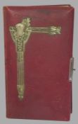 Jugendstil-Fotoalbum, um 1900, mit 18 diversen Porträtaufnahmen, u.a. von Soldaten, altersbedingte 