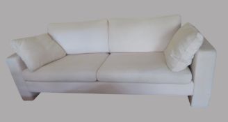Designer Sofa/2-Sitzer, Cor, Conseta, weißer Stoff, 85 x 210 x 88 cm.