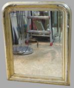 Spiegel, Biedermeier, Mitte 19. Jahrhundert, Holz blattvergoldet, Abplatzungen, 70 x 56,5 cm.