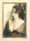 Alte Fotografie "Damenporträt", um 1900, unles,sign., 15,5 x 11 cm, R. [23 x 17 cm]