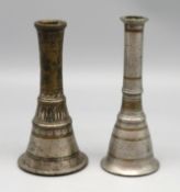 2 Kerzenleuchter, wohl Indien, 19. Jahrhundert, wohl gefertigt aus antiken Chillum-Pfeifen, Bronze,