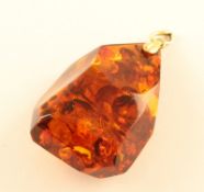 Bernsteinanhänger, 333/ooo Gold